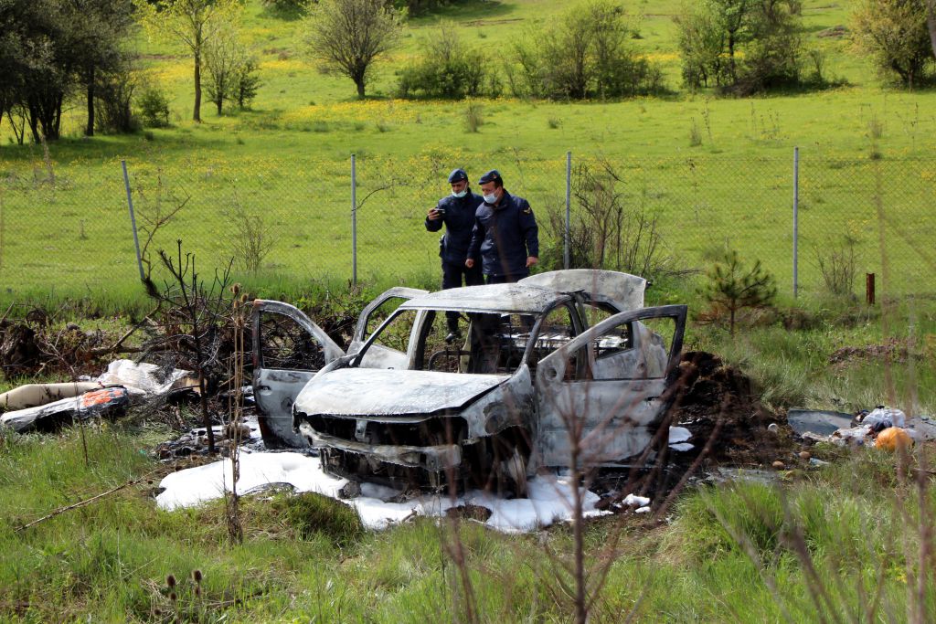 Bu arabanın içinden sağ çıktılar