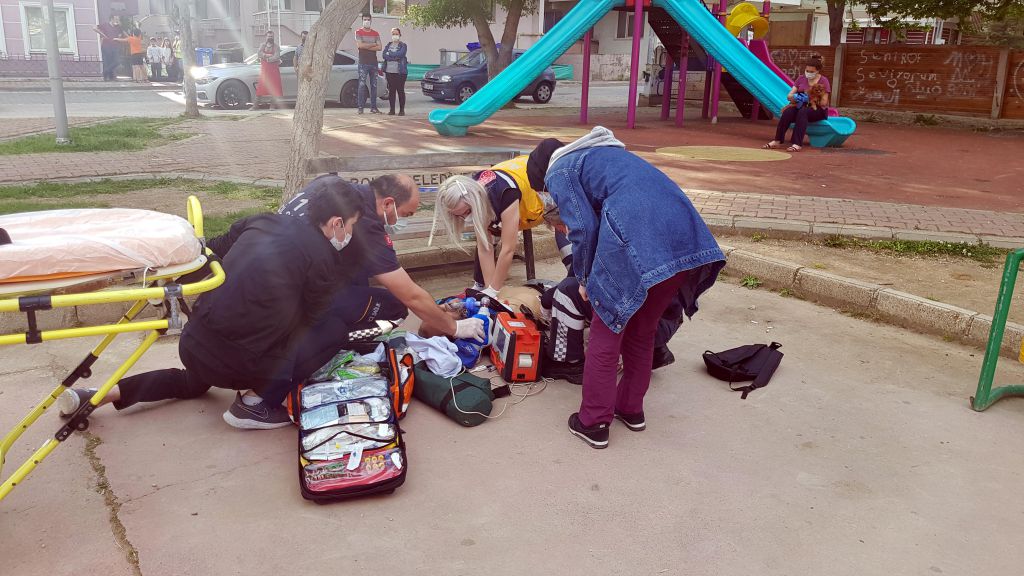 Dakikalarca kalp masajı yapılmasına rağmen kurtarılmadı