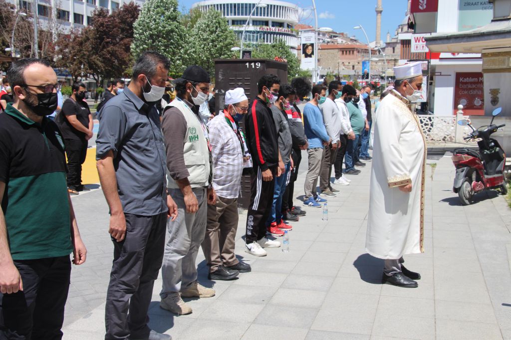 Dünya acılarımızı göz ardı ediyor