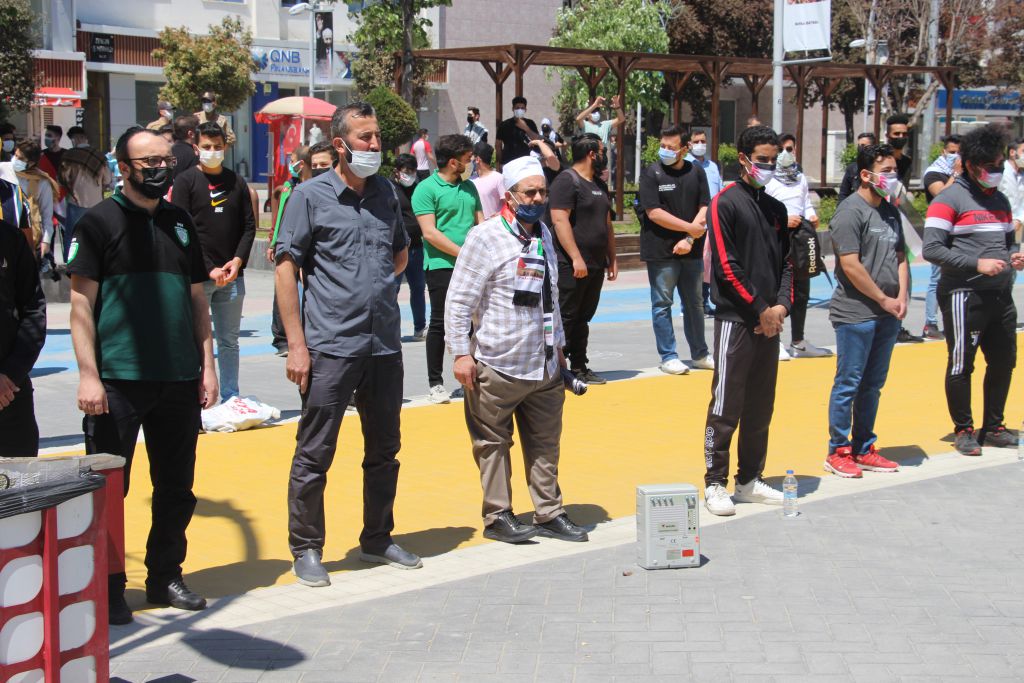 Dünya acılarımızı göz ardı ediyor