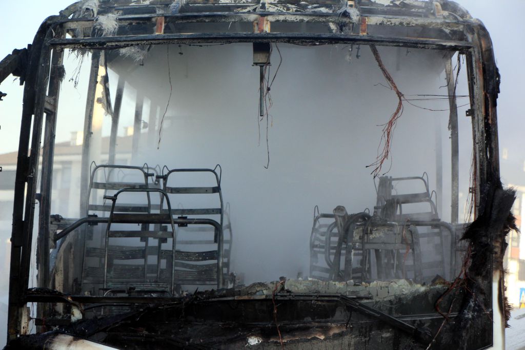 Park halinde cayır cayır yandı