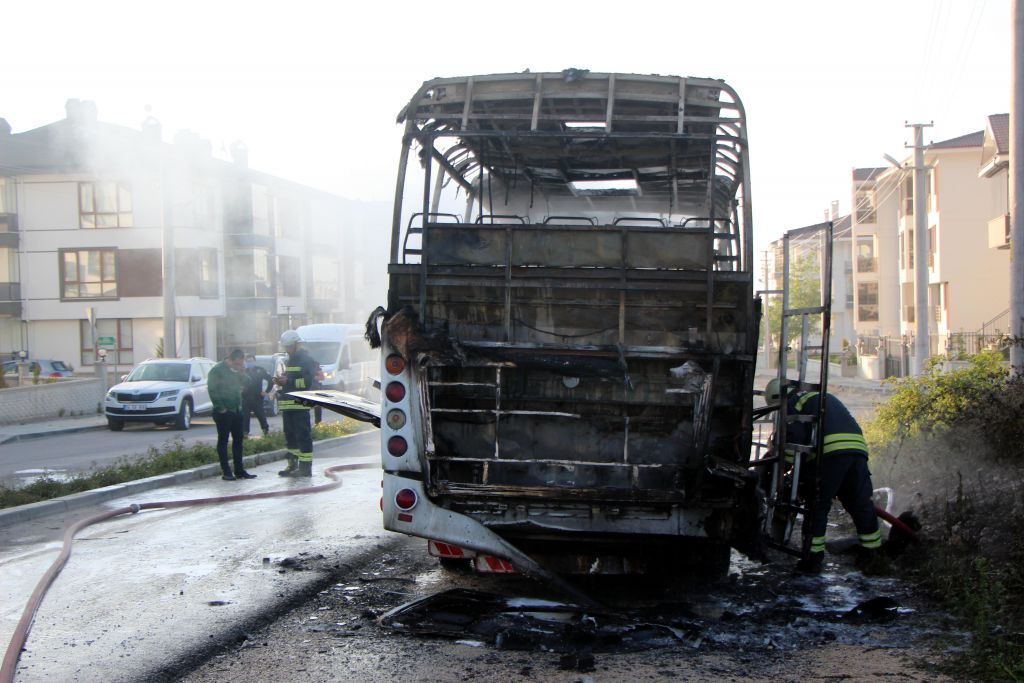 Park halinde cayır cayır yandı