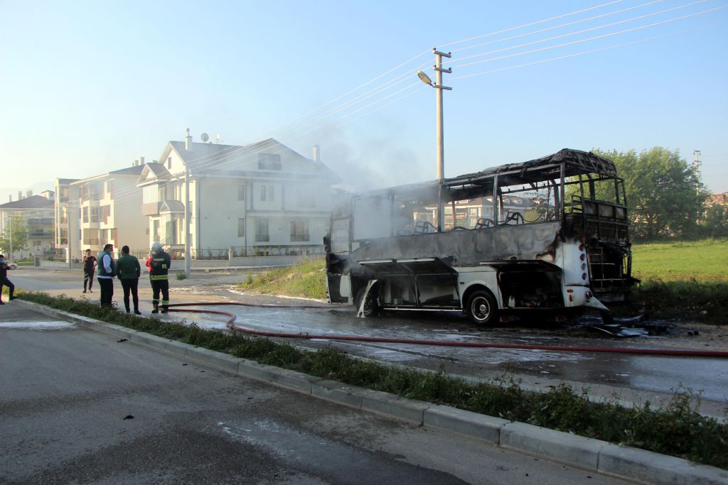Park halinde cayır cayır yandı