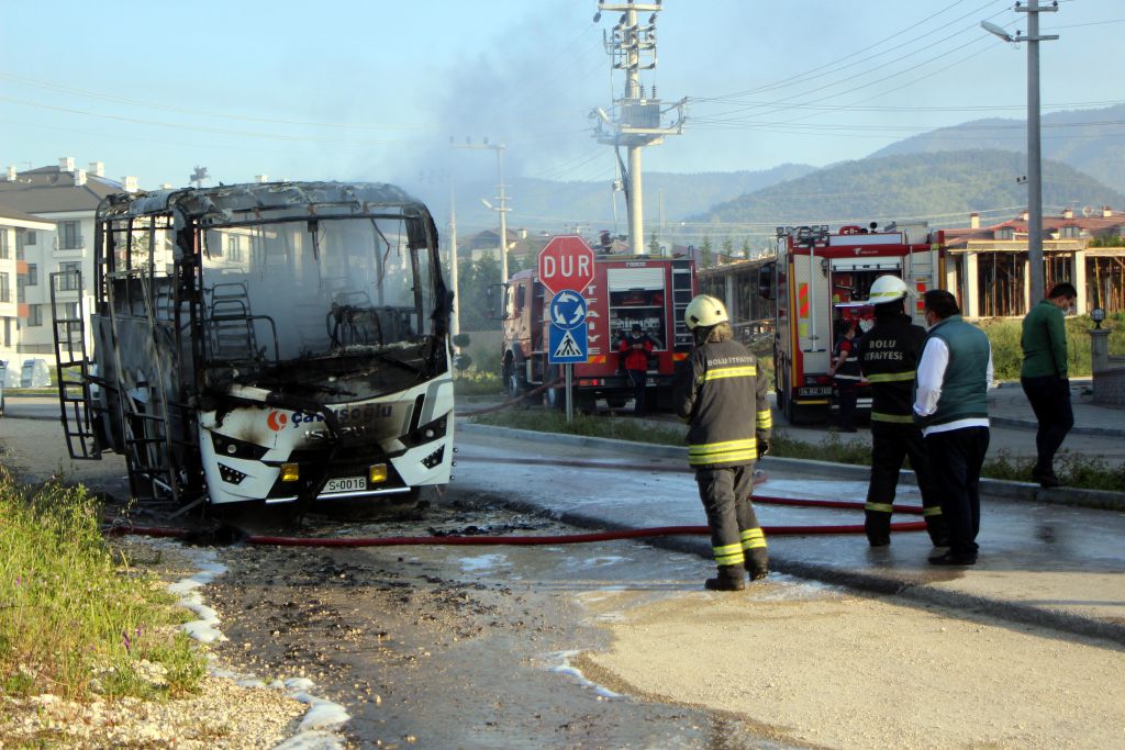Park halinde cayır cayır yandı