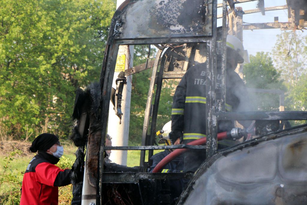Park halinde cayır cayır yandı