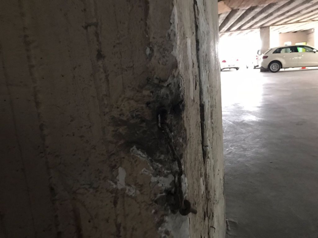 Şehrin ortasındaki ucube yıkılmayı bekliyor