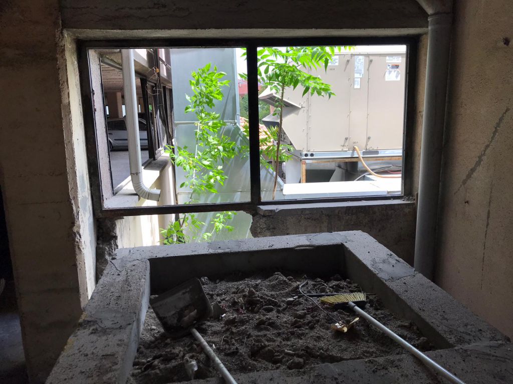 Şehrin ortasındaki ucube yıkılmayı bekliyor