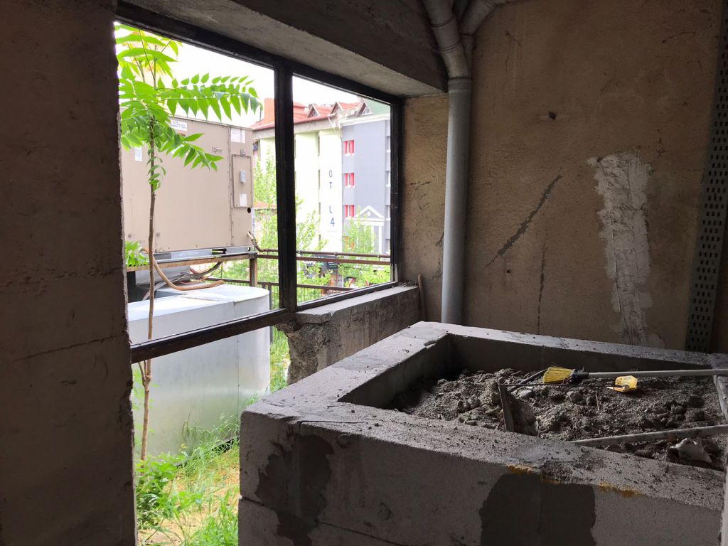 Şehrin ortasındaki ucube yıkılmayı bekliyor