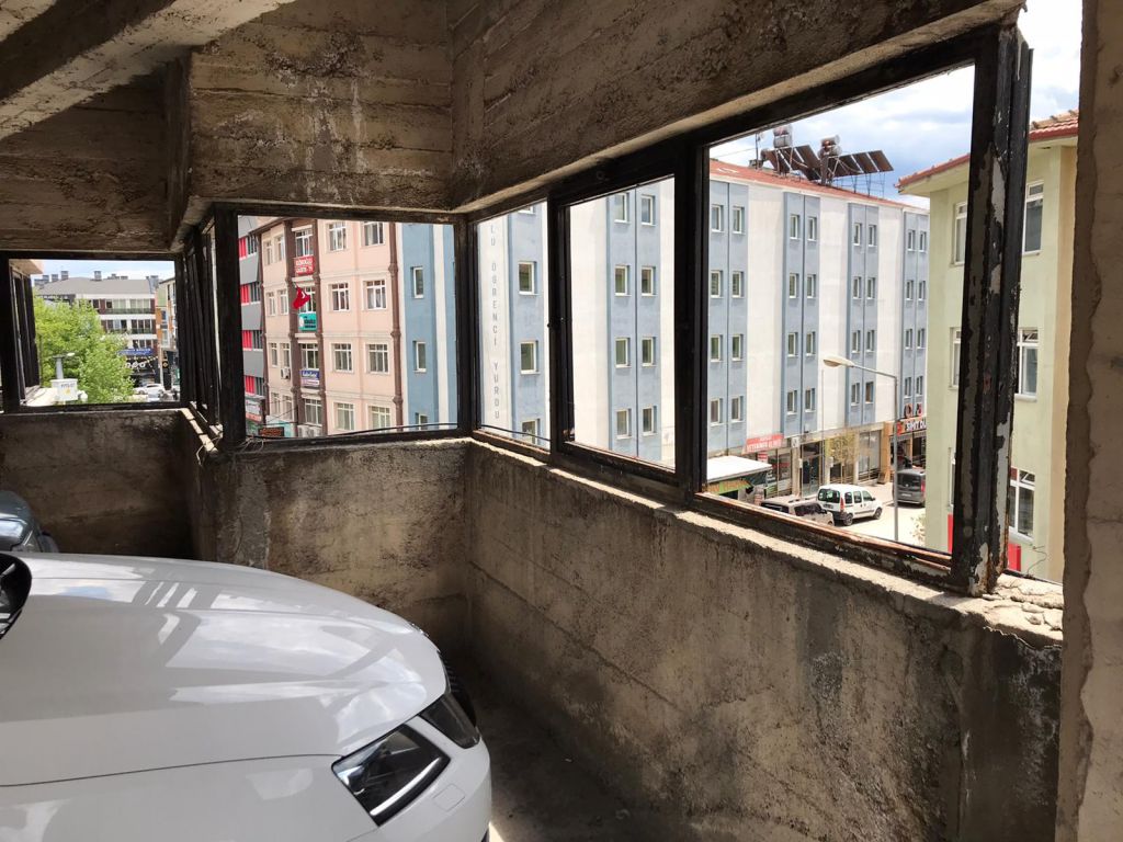 Şehrin ortasındaki ucube yıkılmayı bekliyor