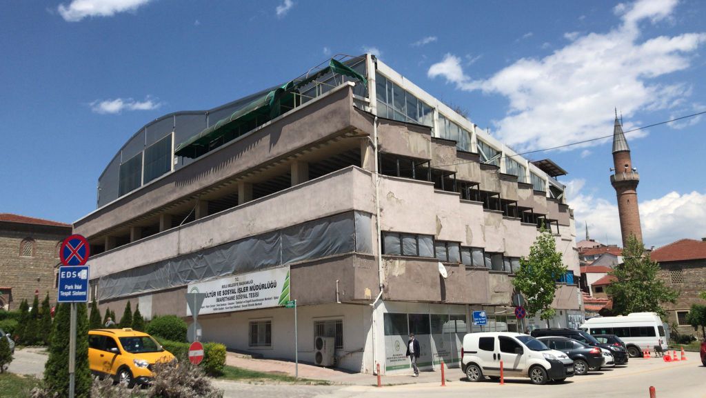 Şehrin ortasındaki ucube yıkılmayı bekliyor