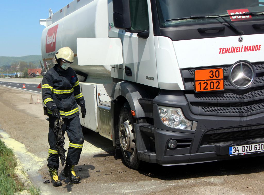 Tanker yanmaktan son anda kurtarıldı