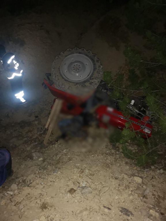 Traktörün altında can verdi