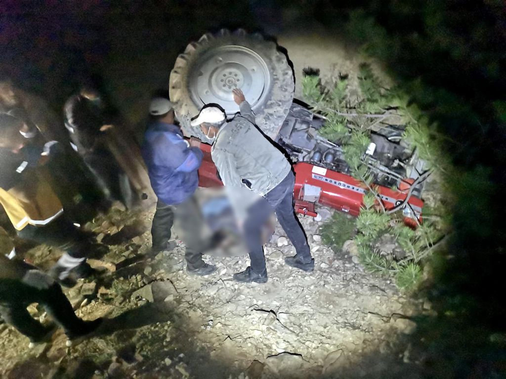 Traktörün altında can verdi
