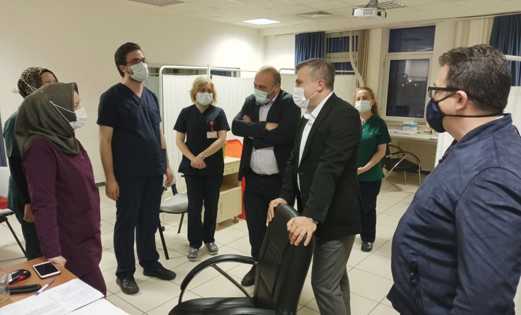 AK Parti İl Başkanı Suat Güner'den sağlık çalışanlarına moral ziyareti