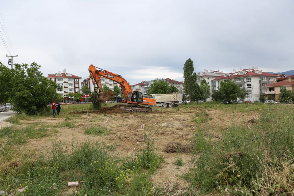 Bolu Belediyesi ilk kazmayı vurdu