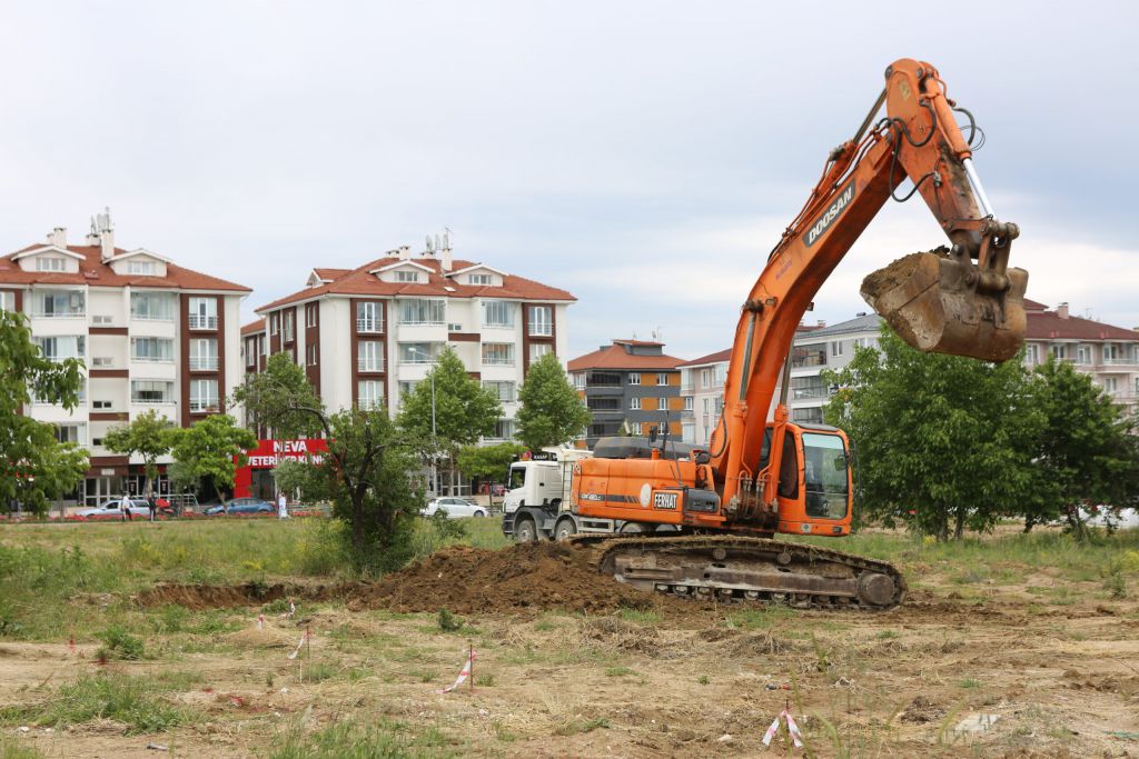 Bolu Belediyesi ilk kazmayı vurdu