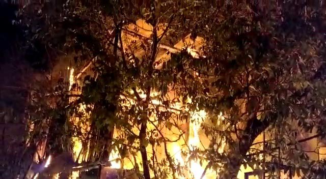 İki katlı ev kül oldu