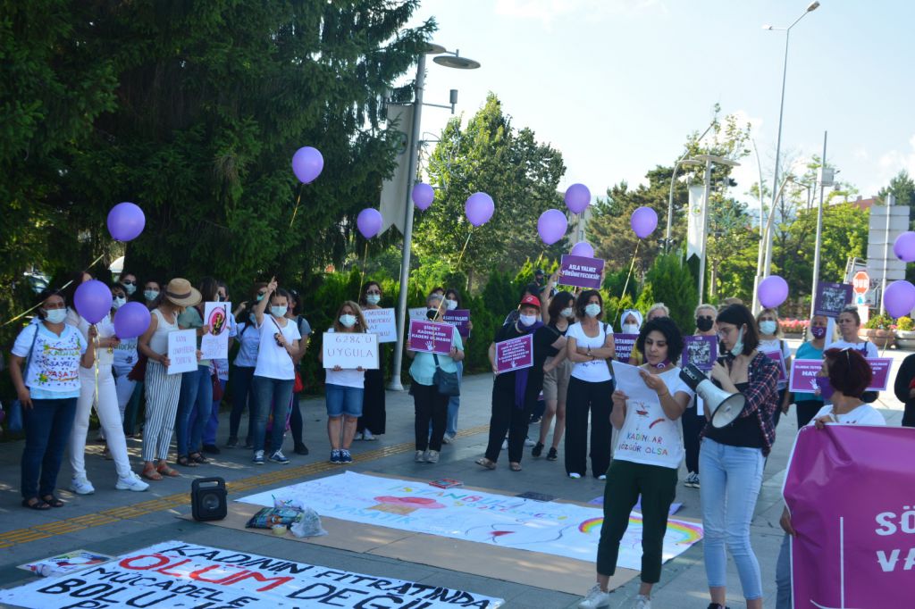 İstanbul Sözleşmesinden vazgeçmiyoruz