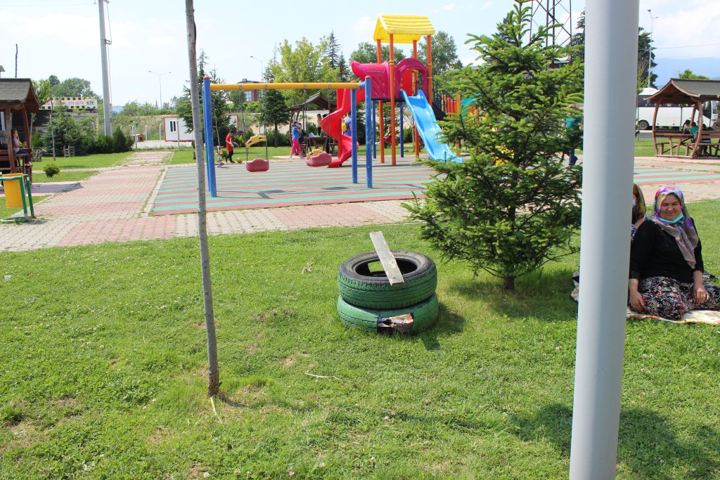 Kedi evleri çöplüğe döndü