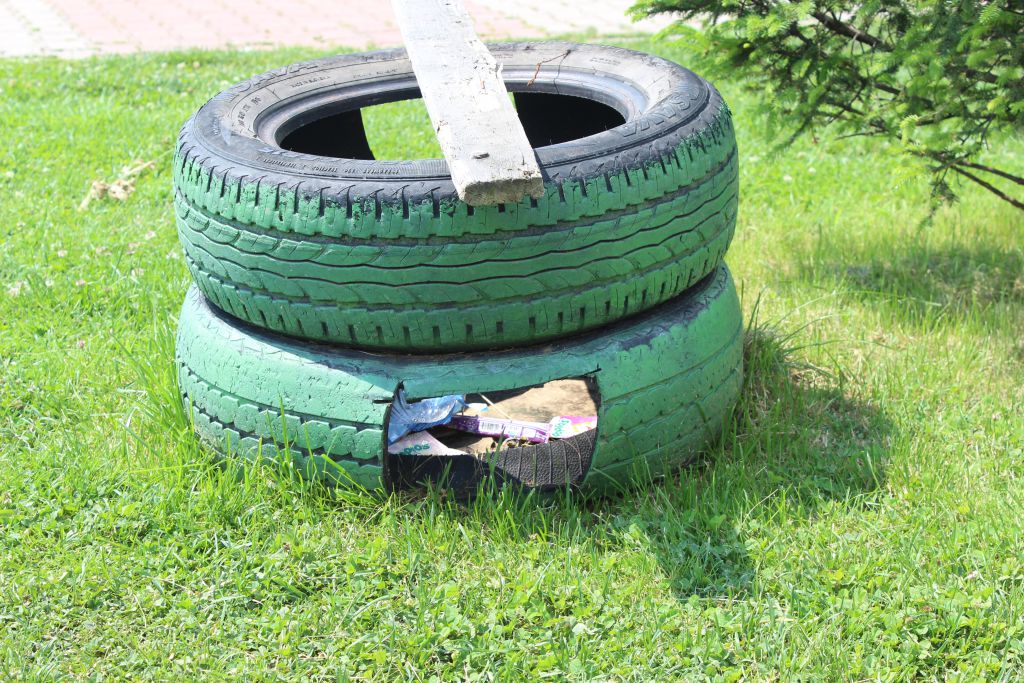 Kedi evleri çöplüğe döndü