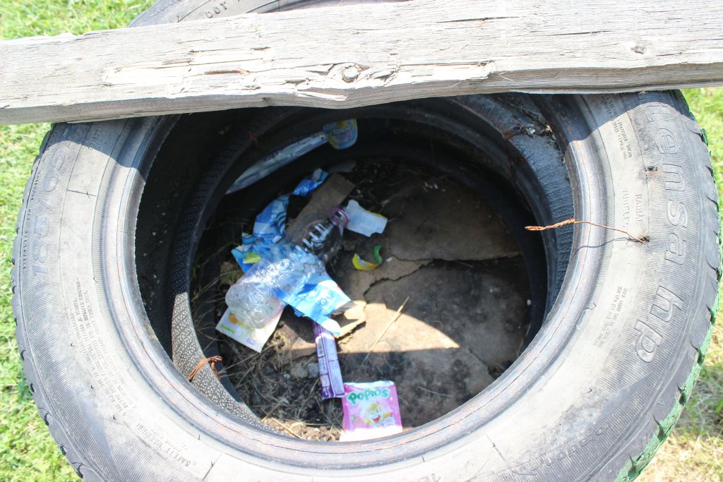 Kedi evleri çöplüğe döndü