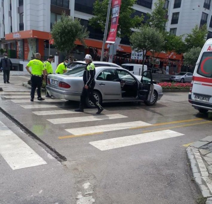 Yaya geçidinde kaza