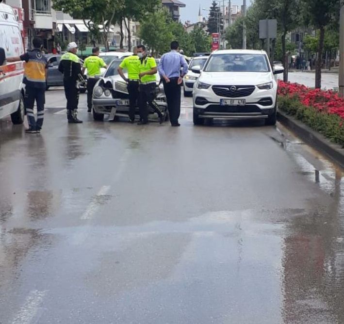 Yaya geçidinde kaza