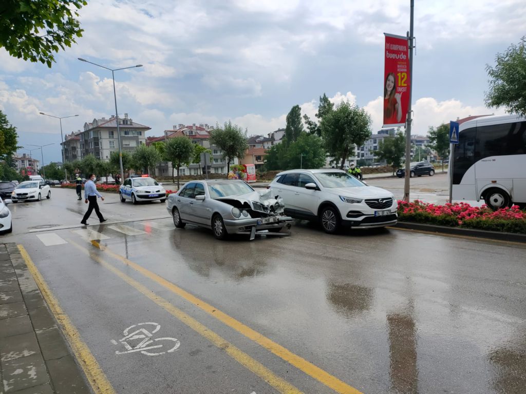 Yaya geçidinde kaza