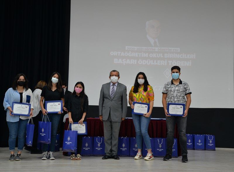 49 Lise Birincisi Ödüllendirildi