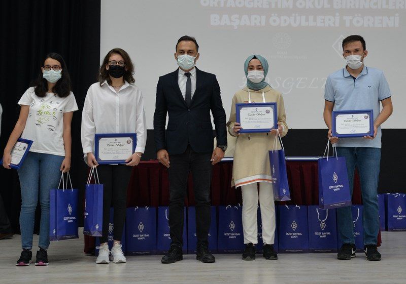 49 Lise Birincisi Ödüllendirildi