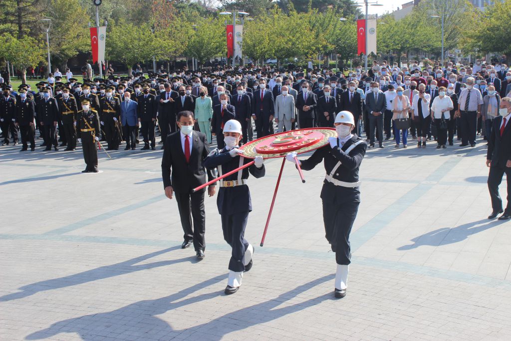 Mavi bereliler şehri inletti