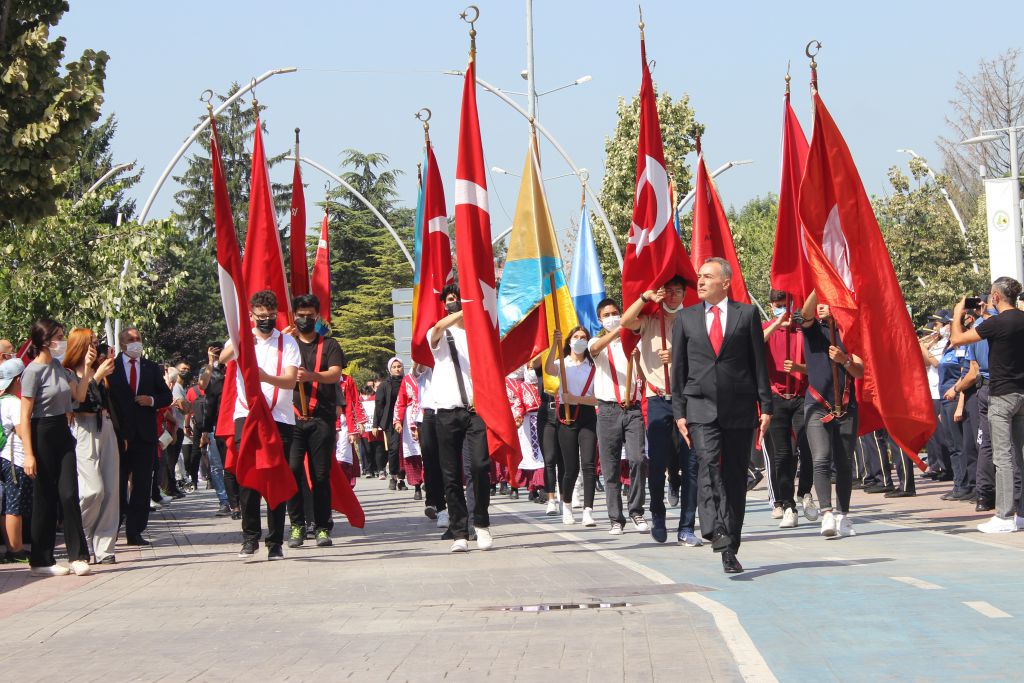 Mavi bereliler şehri inletti