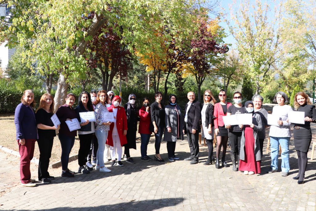Kursiyerler sertifikalarını aldı