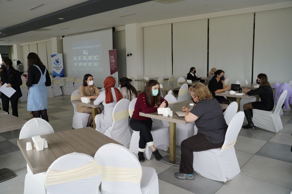 Kız öğrenciler mentörleriyle buluştu