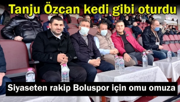 Tanju Özcan kedi gibi oturdu