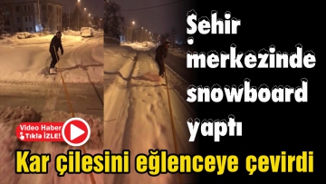 Şehir merkezinde snowboard yaptı