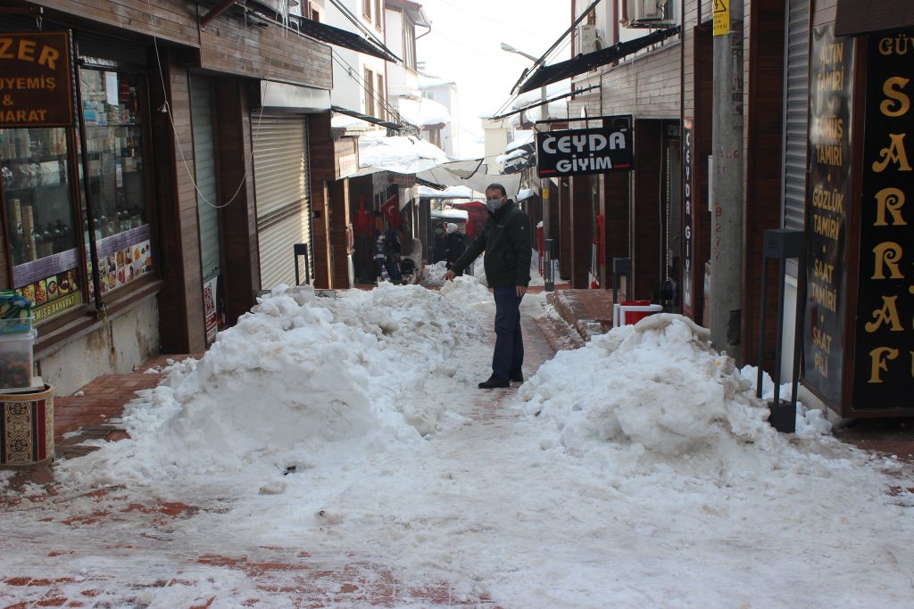 Bolu'nun tarihi çarşısına yakışmayan manzara