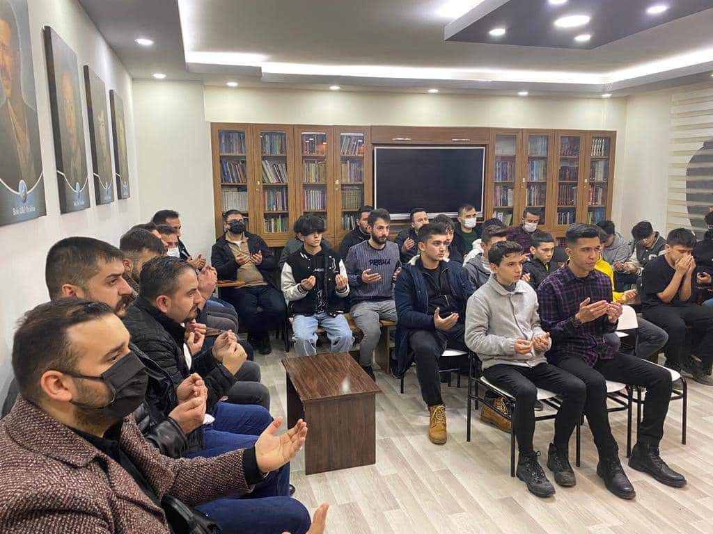 ÜLKÜCÜLER ŞEHİTLERİNİ ANDI