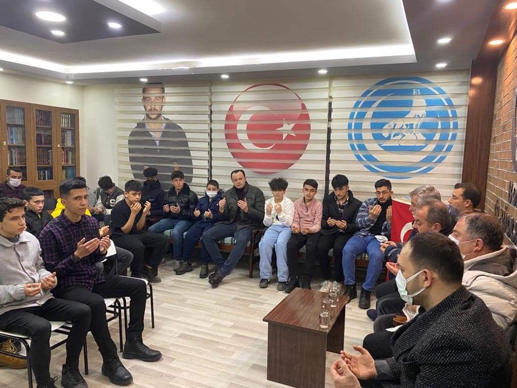 ÜLKÜCÜLER ŞEHİTLERİNİ ANDI