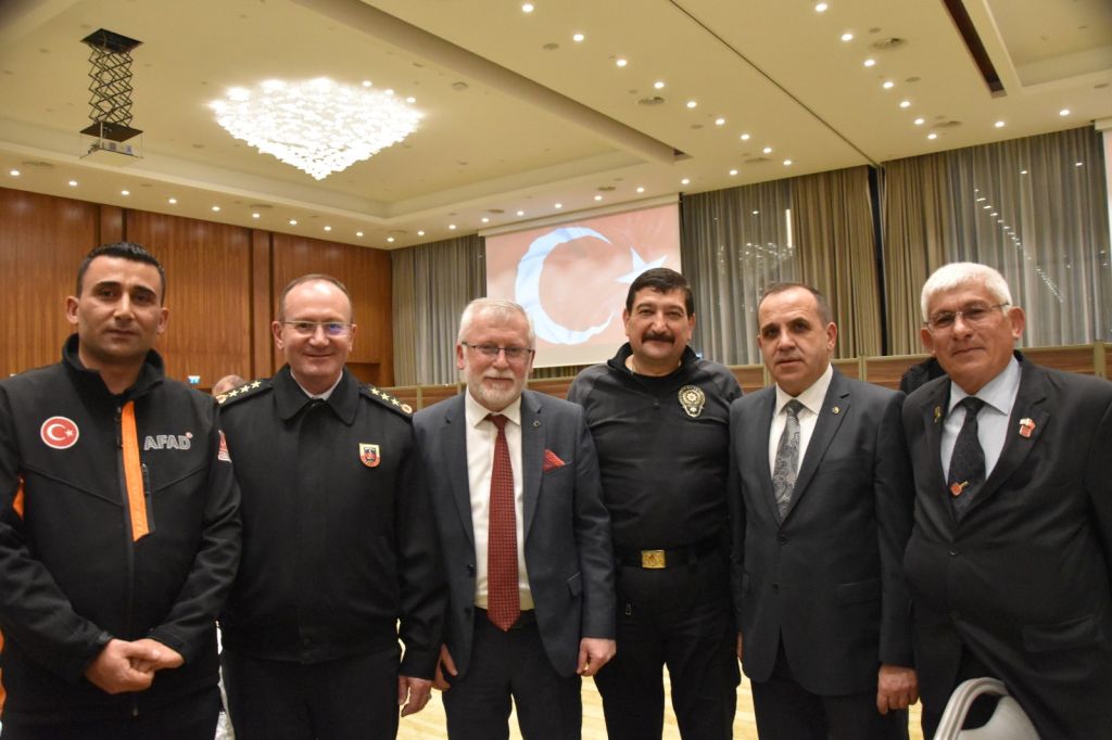 BAKAN ÖZER BOLU'DA İFTAR PROGRAMINA KATILDI