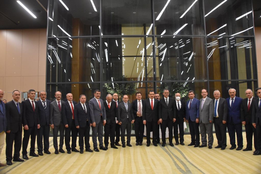 BAKAN ÖZER BOLU'DA İFTAR PROGRAMINA KATILDI