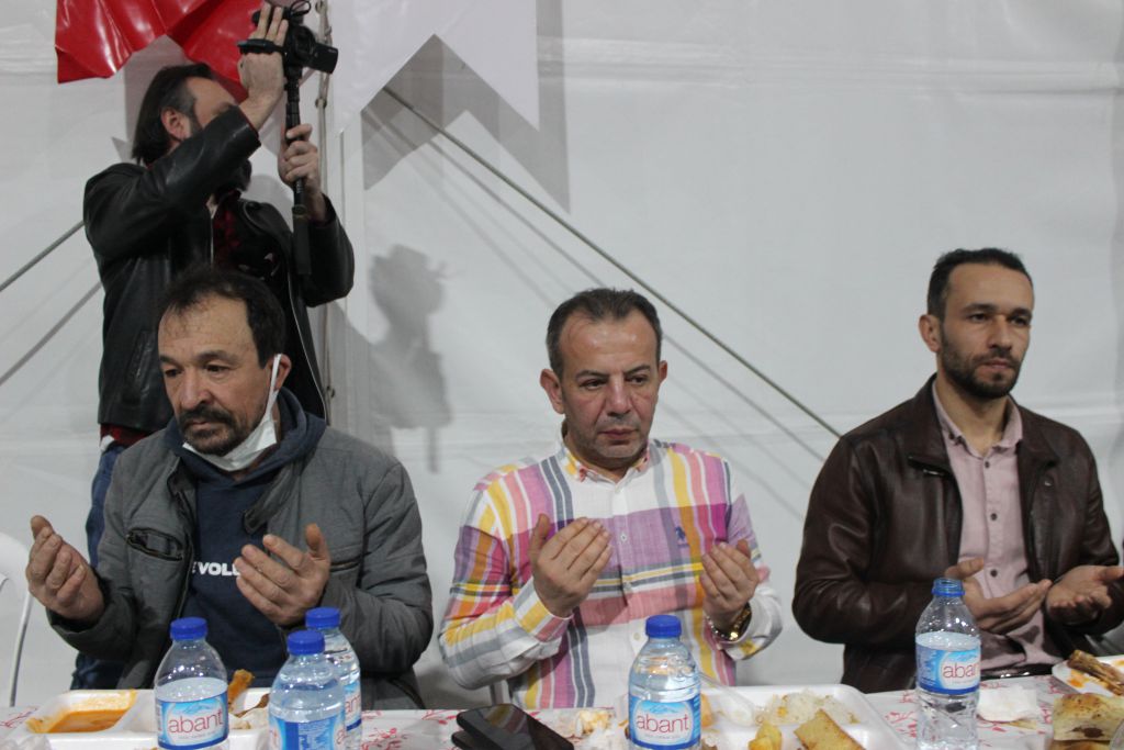 Başkan Özcan İftar Çadırında Oruç Açtı