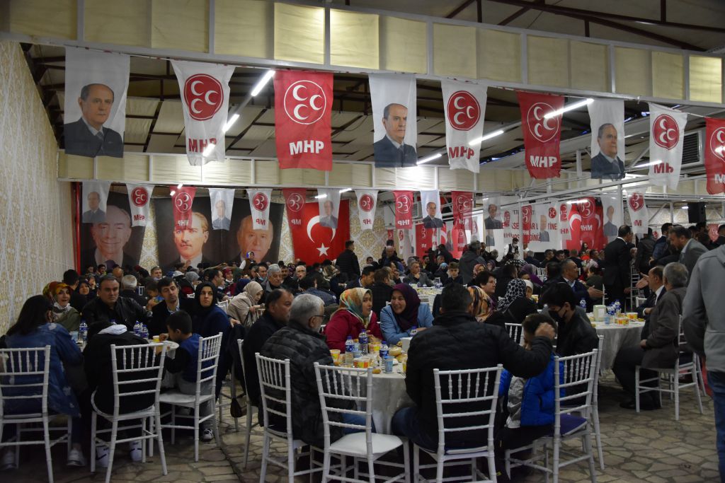 MHP VE ÜLKÜ OCAKLARINDAN GELENEKSEL İFTAR YEMEĞİ