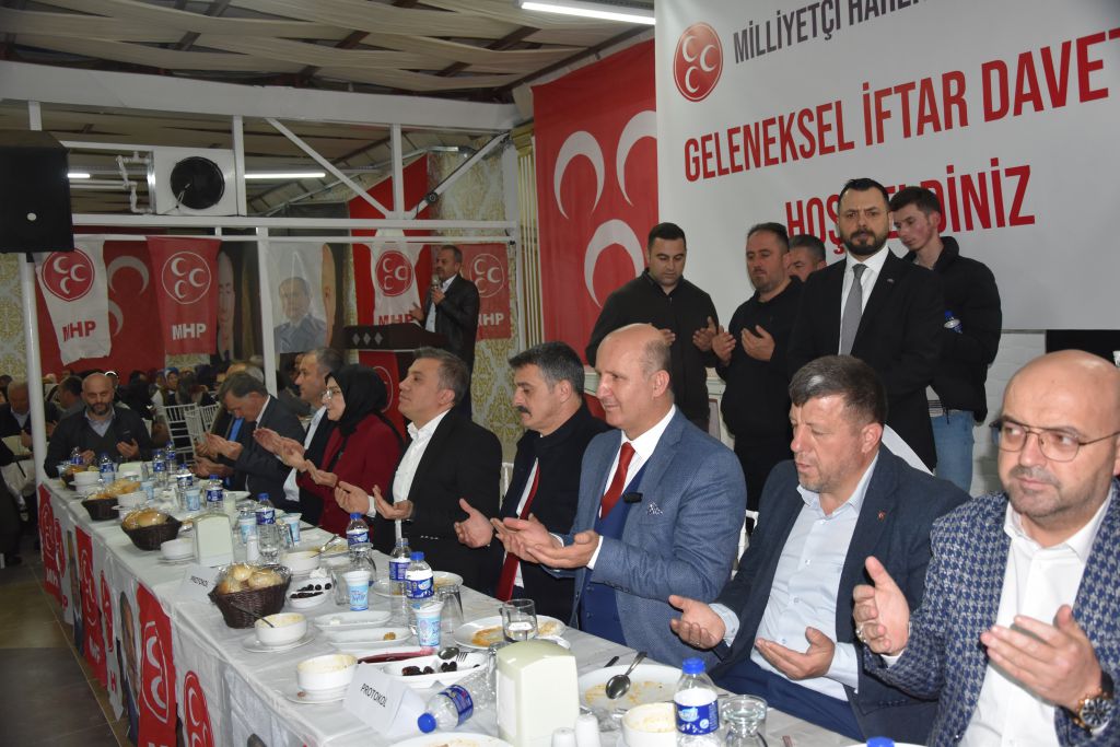 MHP VE ÜLKÜ OCAKLARINDAN GELENEKSEL İFTAR YEMEĞİ