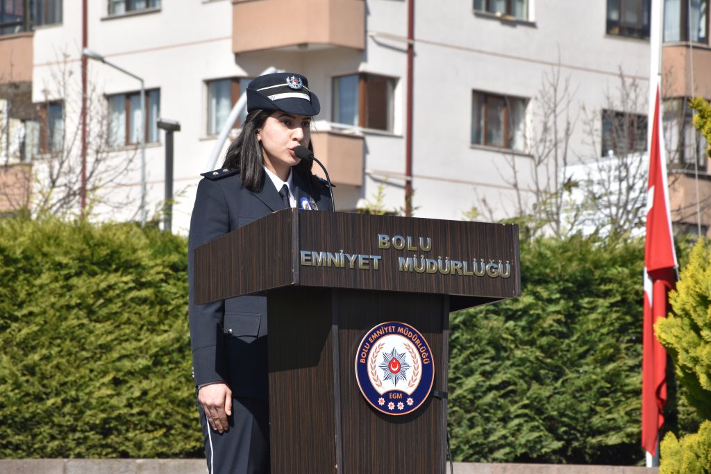 Polis haftası nedeniyle Atatürk Anıtına çelenk bırakıldı