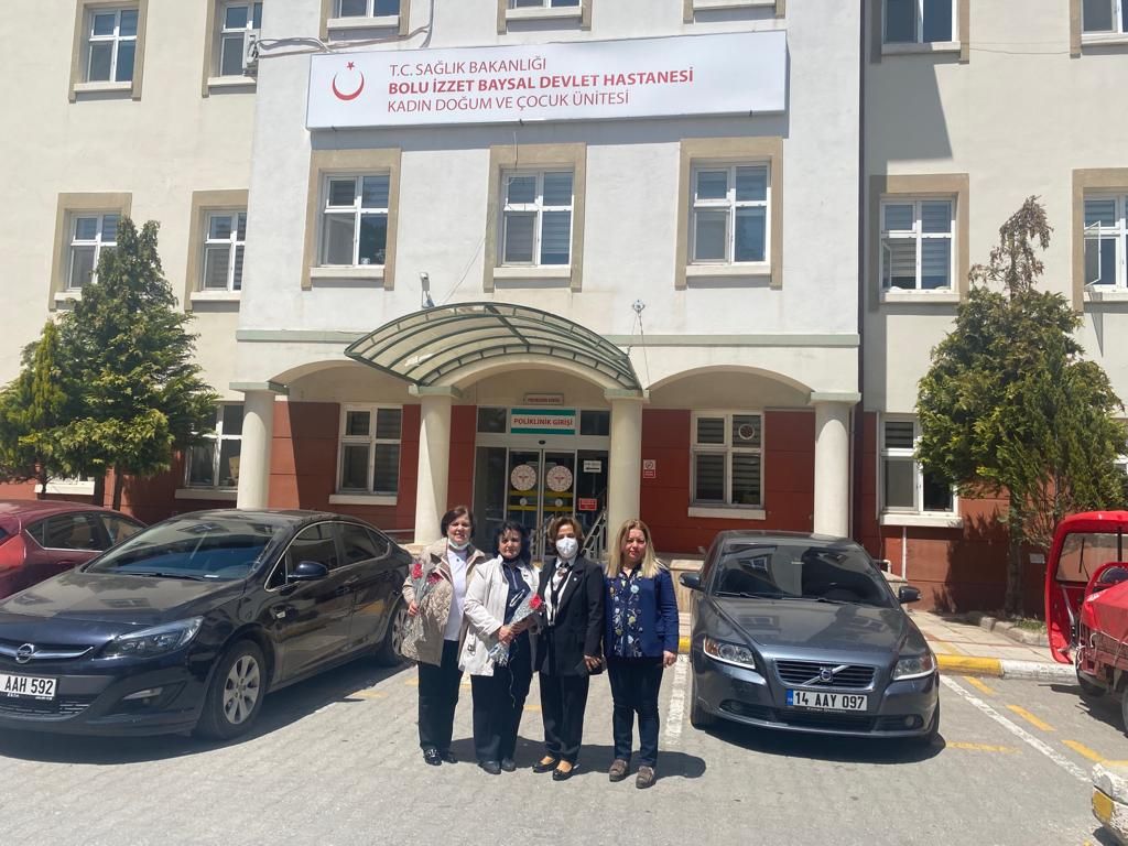 İYİ Parti kadınları anneleri unutmadı