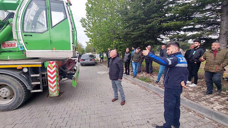 MEZARLIKTA YOL AÇMA TARTIŞMASI