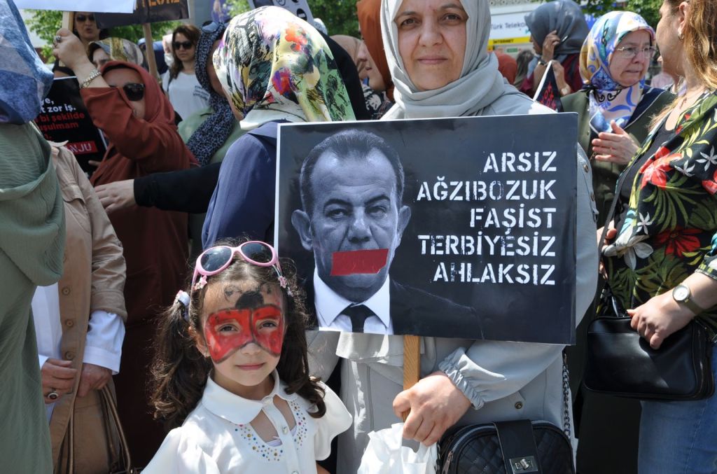 AK Parti Kadın Kollarından Başkan Özcan'a sert tepki