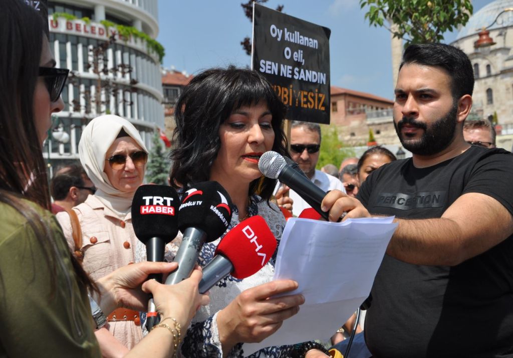 AK Parti Kadın Kollarından Başkan Özcan'a sert tepki
