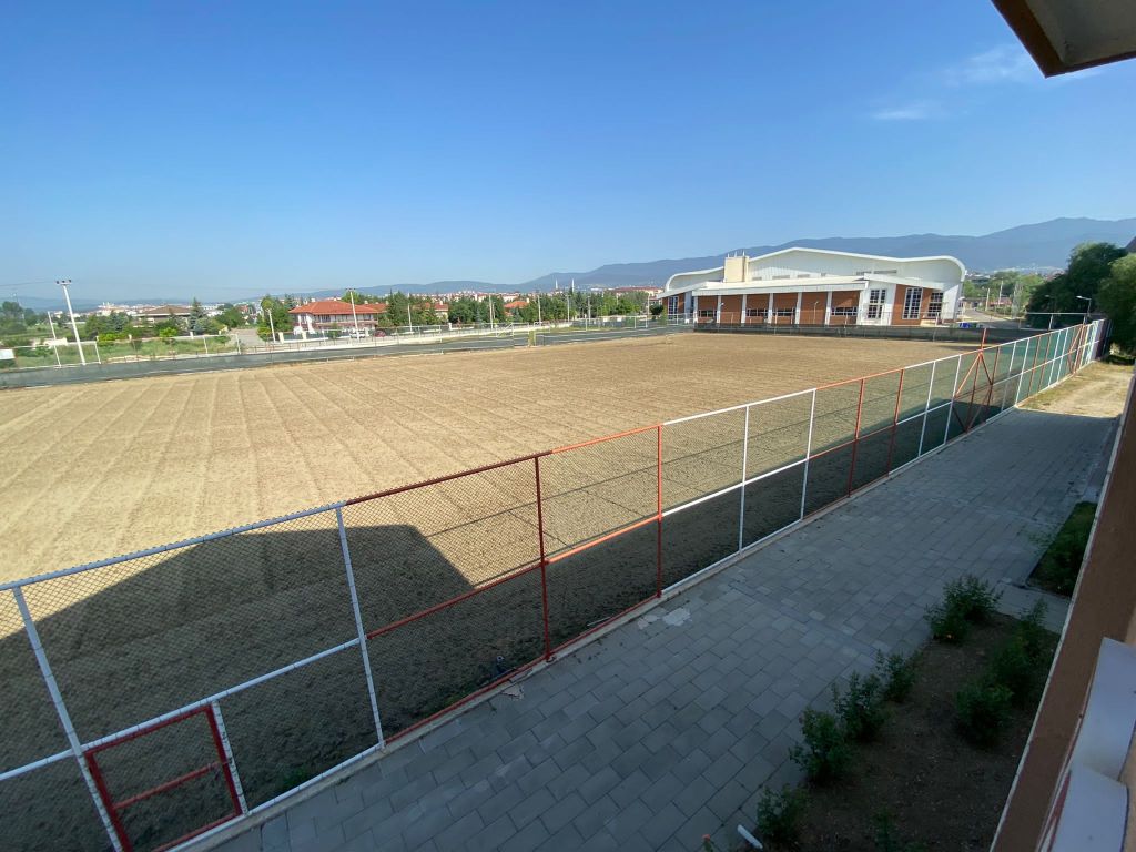 Aslan yattığı yerden belli olur